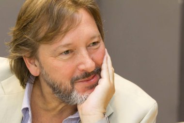 Orkeny Tiyatrosu aktörü Laszlo Galffi, Macar Film Akademisi 'nin profosörü röportajını yapıyor. 29 Mayıs 2012 'de Budapeşte, Macaristan' da. Galffi 2011 yılında 