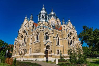 SZEGED, HUNGARY - 2 AĞUSTOS 2018 Szeged Sinagogu. 1907 yılında Yahudi Macar mimar Lipot Baumhorn tarafından tasarlanmış bir binadır.