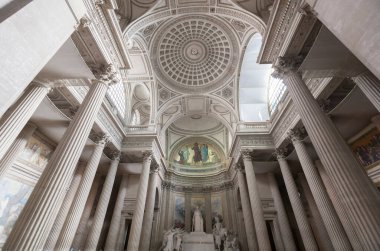 PARIS, FRANCE - 13 Mart 2010: Pantheon mezarlığının iç ve mimari ayrıntıları, 1757 'de Latin bölgesinde, 13 Mart 2010' da Fransa 'nın başkenti Paris' te inşa edildi.