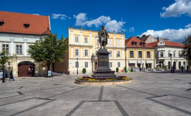 GYOR - 4 Haziran 2020: Gyor, Macaristan şehir merkezi. Gyor 'un güzel bir barok eski şehri var..