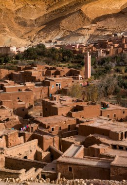 Dağ vadisindeki eski Fas şehri