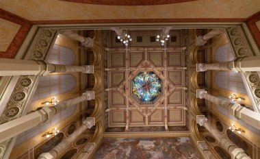 BUDAPEST, HUNGARY 8 Nisan 2018: Budapeşte 'nin Tuna' nın doğu kıyısındaki ikinci büyük konser salonu Vigado Konser Salonu 'nun içi. 