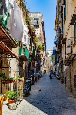 İtalya 'nın en popüler yeri olan eski Chefchaouen kasabasının sokak manzarası.