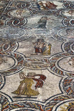 Tarihi binada sanat katları