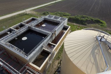 Kanalizasyon arıtma tesisinin havadan görünüşü