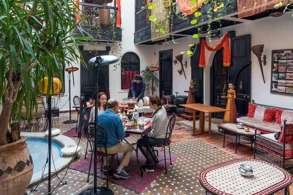 Interno Caffè Moderno Con Gente — Foto Stock