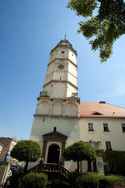 Άποψη Του Πύργου Της Εκκλησίας Του Αγίου Γεωργίου Στην Πόλη — Φωτογραφία Αρχείου