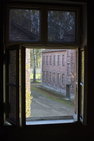 Altes Holzfenster Mit Großen Fenstern — Stockfoto