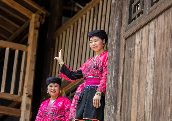 Longji China Agosto 2017 Mulheres Vestidas Tradicionais Longji China Red — Fotografia de Stock