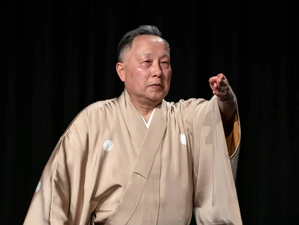 Hombre Japonés Kimono Actuando Escenario — Foto de Stock
