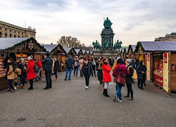 Vídeň Rakousko Prosince 2019 Lidé Navštíví Každoroční Vánoční Trh Centru — Stock fotografie