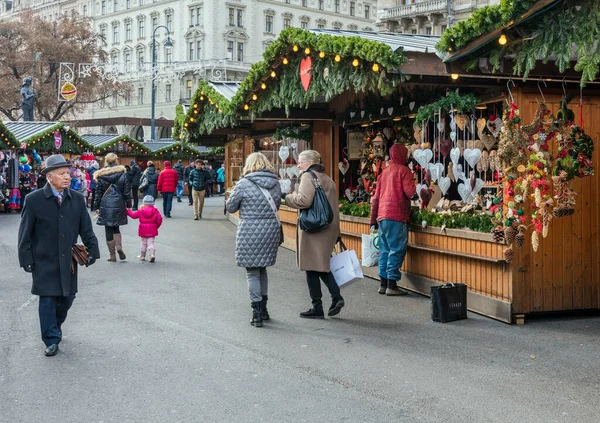 Vídeň Rakousko Prosince 2019 Lidé Navštíví Každoroční Vánoční Trh Centru — Stock fotografie