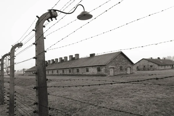 OSWIECIM, POLAND - 22 Ekim 2012 'de Polonya' nın Oswiecim kentinde eski bir Nazi imha kampı olan Auschwitz Kampı II. Avrupa 'daki en büyük Nazi toplama kampıydı..