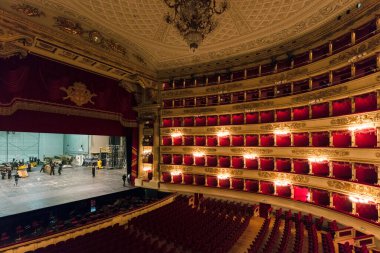 Tarihi binadaki konser salonunun içi