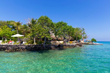 Cartagena yakınlarındaki Rosario Adası, Kolombiya