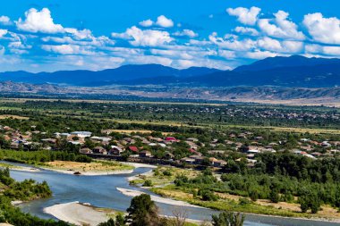 Gori yakınlarındaki Kura Vadisi, Gürcistan