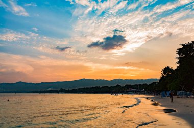 Sahilde güzel bir gün batımı