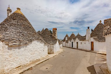 Trulli of alberobello, puglia, italyan