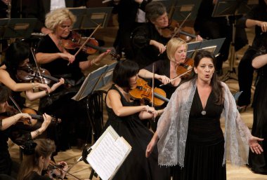 BUDAPEST, HUNGARY - 18 Eylül 2011 'de Macaristan' ın Budapeşte kentinde, ElTE Üniversitesi 'nin sahnesinde Macar Devlet Operası' nda konser.