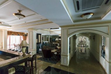 BURGAS, BULGARIA - 21 Temmuz 2016: 1959 yılında kurulan Primoretz Grand Hotel ve Spa, şehirdeki tek beş yıldızlı otel. Burgaz, Bulgaristan 'ın Karadeniz kıyısındaki ikinci büyük kenti oldu..