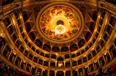 Eski konser salonunun güzel iç mekanı