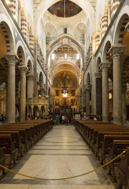 Münih, Almanya 'daki St. George Katedrali' nin içi.