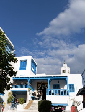 Santorini şehrindeki tarihi binanın manzarası