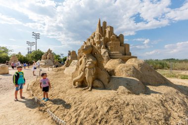 Film kahramanları - Bulgaristan 'ın Burgaz kentinde düzenlenen 9. Kum Heykelleri Festivali katılımcılarını birleştiren tema.