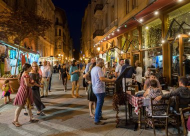 Barselona 'nın eski kasabasındaki insanlar