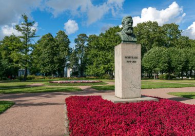 Rusya 'daki ünlü adamın anıtı.