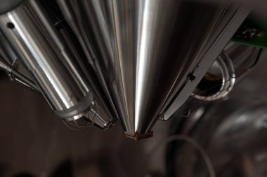 Budapeşte, Macaristan - 25 Mayıs 2011: ELTE Üniversitesi, Budapeşte 'de çalışan elektron mikroskobu.