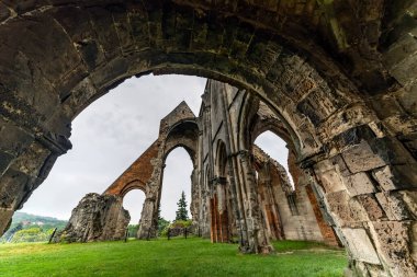 Zsambek Kilisesi harabesi, Macaristan