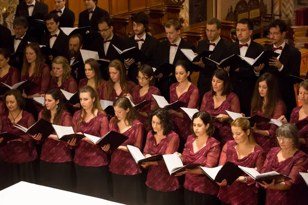 Konser salonunda klasik müzik konseri