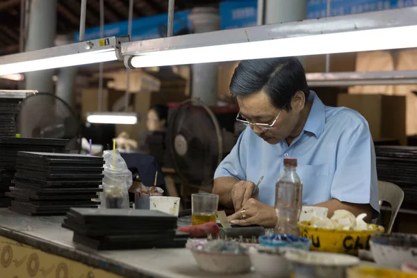 Saigon Vietnam Grudzień Niezidentyfikowani Pracownicy Kończący Rzemiosło Fabryce Mieście Chi — Zdjęcie stockowe