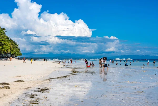 Personas Caminando Playa Verano — Foto de Stock