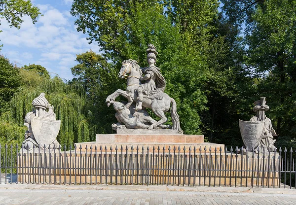 Piękny Posąg Króla Parku Miejskim — Zdjęcie stockowe