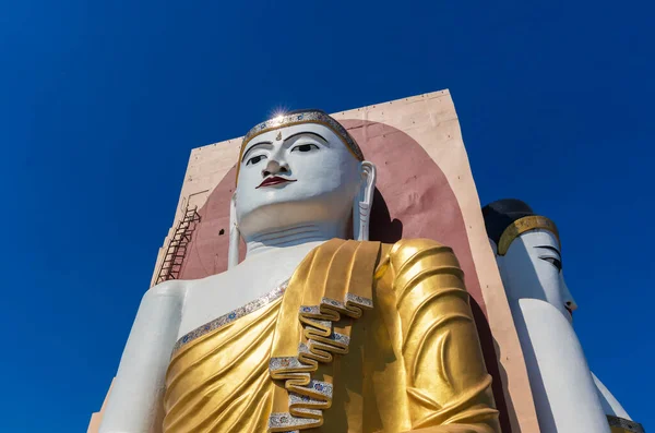 Guld Buddha Staty Buddisttempel Thailand — Stockfoto