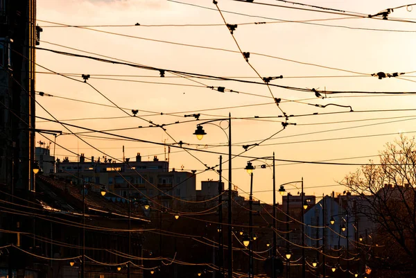 Linhas Energia Cidade Pôr Sol — Fotografia de Stock