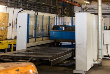 Bir fabrikanın içinde.