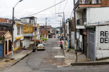 Pereira, KOLOMBIA - 25 Ekim 2015: Pereira 'da Favela. Şehir, And Dağları 'nın eteklerinde, Kolombiya' nın kahve üreten bölgesinde yer almaktadır..