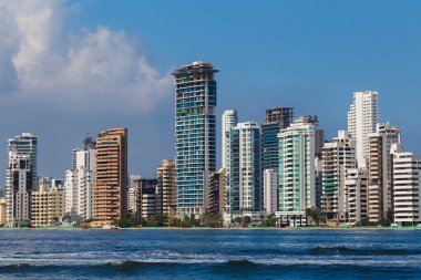 Cartagena 'nın yeni bölümü. Kolombiya 'nın en büyük beşinci şehri ve Barranquilla' dan sonra bölgenin en büyük ikinci şehridir..