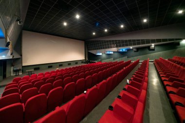 Budapeşte, Macaristan - 4 Nisan 2019: Sanat deco Corvin Mozi sineması