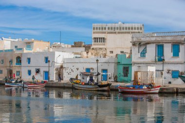 BIZERTE, TUNISIA - 6 Şubat 2009 'da Bizerte, Tunus' ta şehrin ana limanı. Bizerte Tunus 'un en eski ve en Avrupa şehri olarak bilinir..