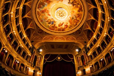 Eski konser salonunun güzel iç mekanı