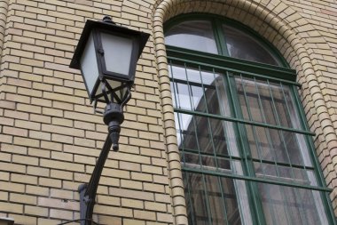 Şehirdeki eski bina.