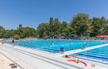 Macaristan Budapeşte 'de modern yüzme havuzu