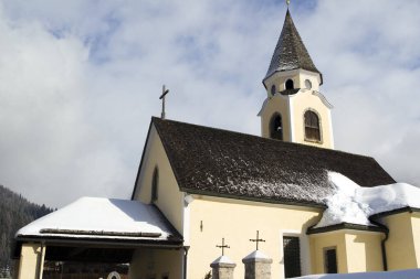 Dağlardaki kilise.