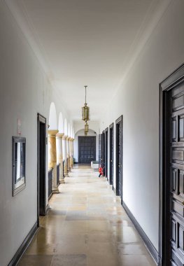 BOGOTA, COLOMBIA - 22 Ekim 2015 Botero Müzesi 'nin içi. Kolombiyalı usta sanatçı Botero tarafından bağışlanan sanat koleksiyonu, ülke tarihindeki en önemli bağış olarak kabul ediliyor..