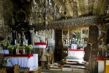 Polonya 'daki tapınağın içi ahşap.