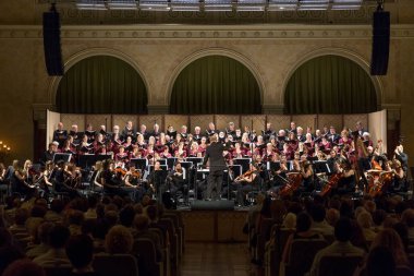 Konser salonunda klasik müzik konseri